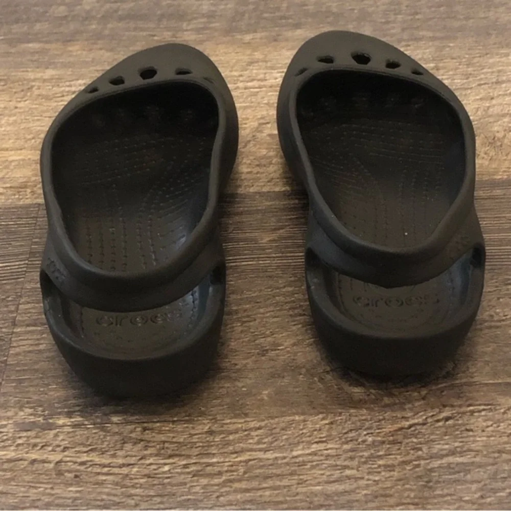 Crocs Kids Girl Flats Size 4 Black EUC